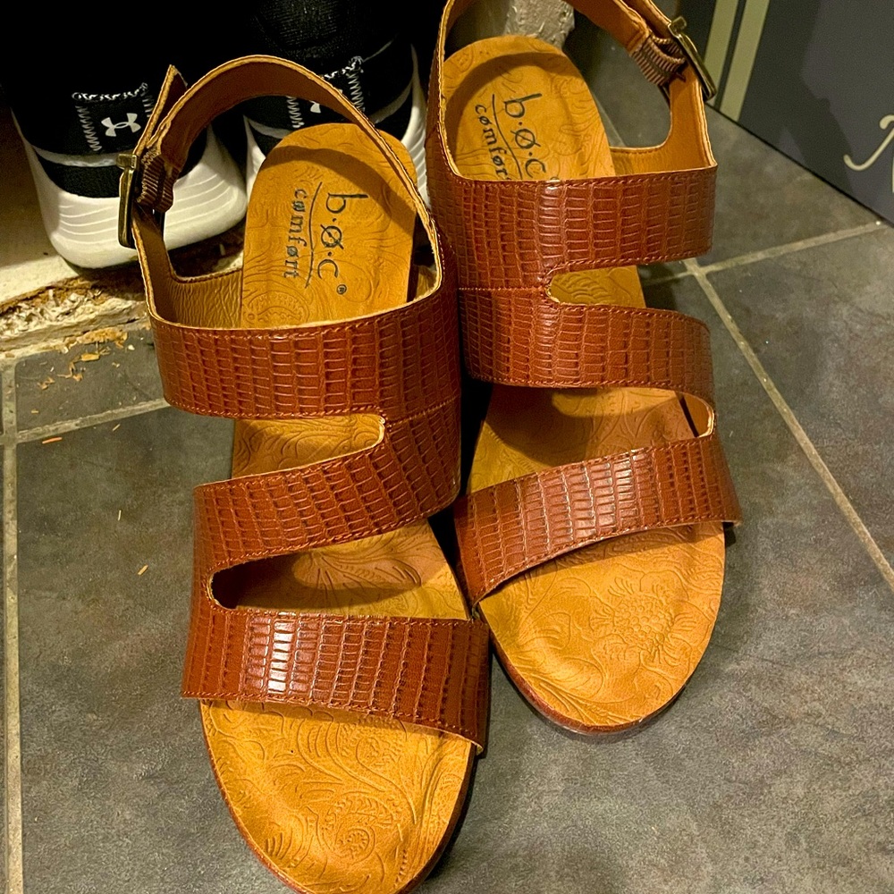 New-never worn wedges